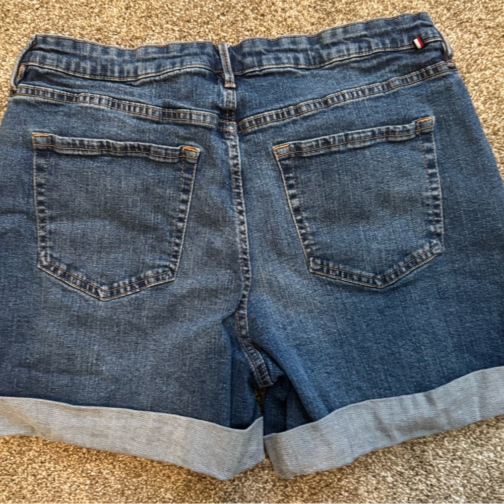 EUC Tommy Hilfiger Women’s Blue Jean Shorts with Rolled Hems size 14 - Picture 2 of 5